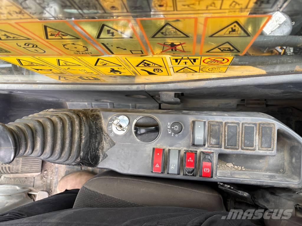Komatsu PW148-11 Bageri na kotačima