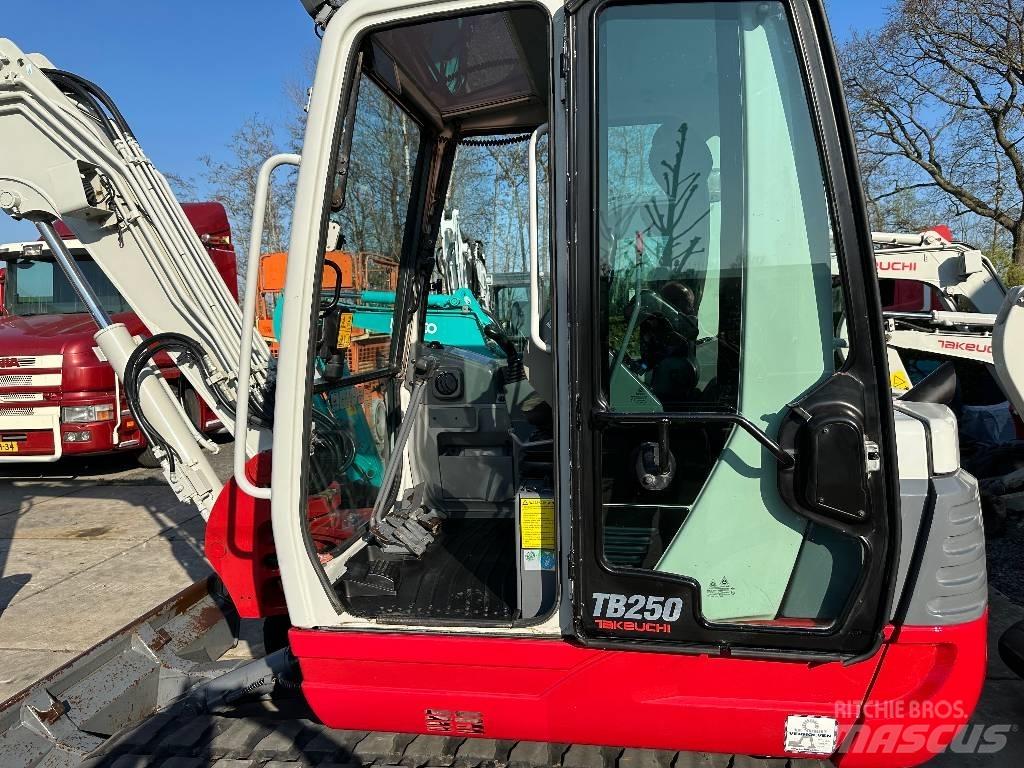 Takeuchi TB250 Mini bageri <7t