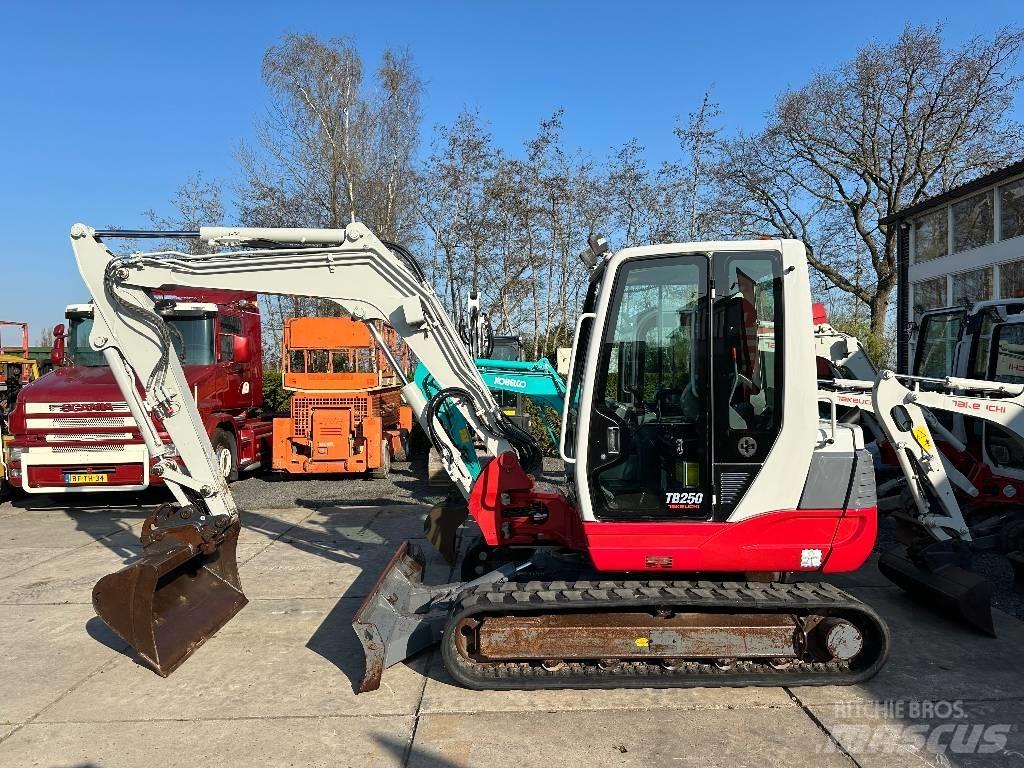 Takeuchi TB250 Mini bageri <7t