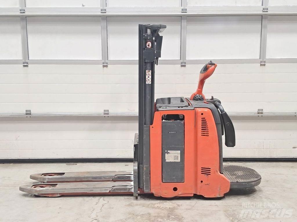 Linde D12 AP Ručni električni viličar