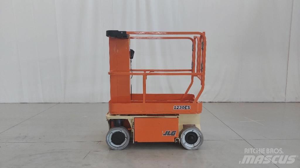 JLG 1230 ES Škaraste platforme