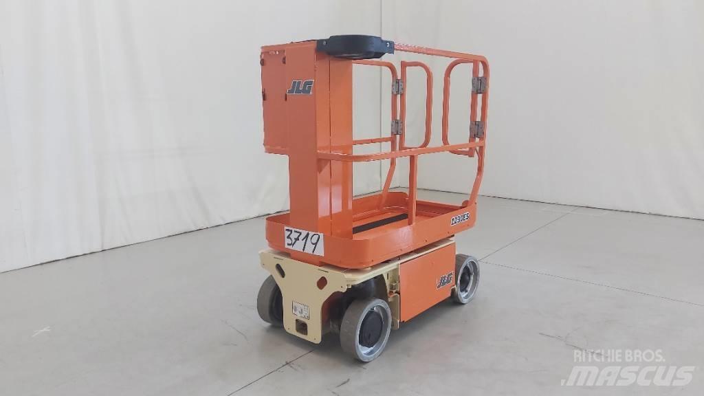 JLG 1230 ES Škaraste platforme
