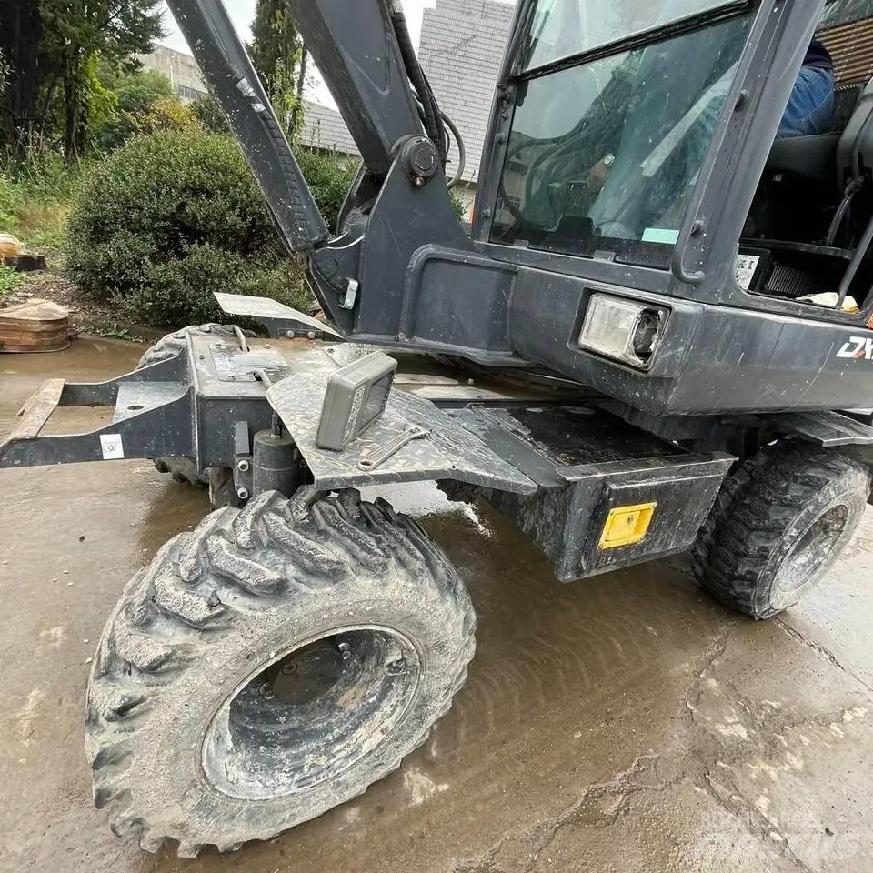 Doosan DX60W Bageri na kotačima