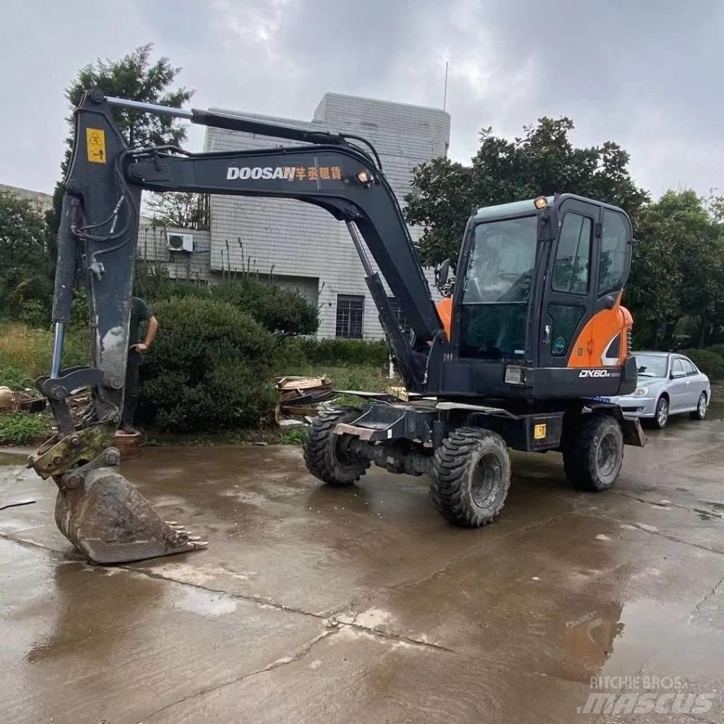 Doosan DX60W Bageri na kotačima