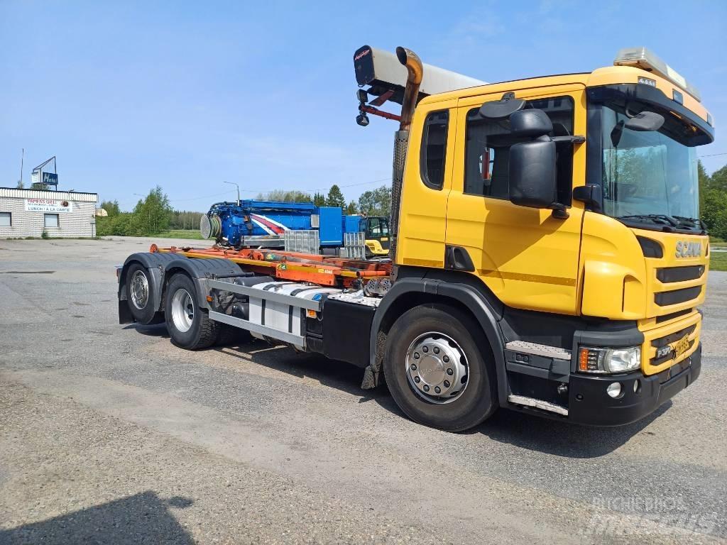 Scania P 370 Rol kiper kamioni s kukama za dizanje
