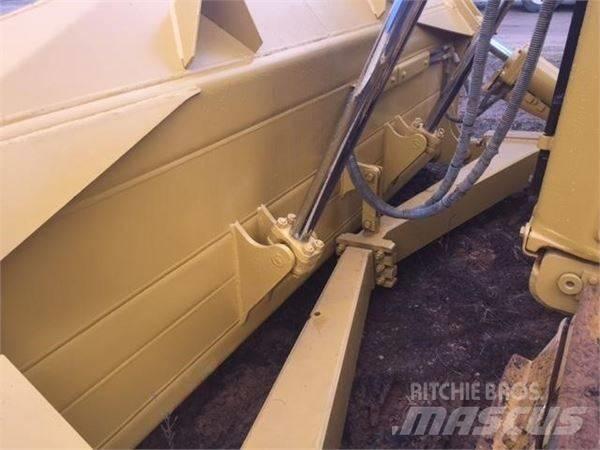 CAT D 6 R Buldožeri gusjeničari
