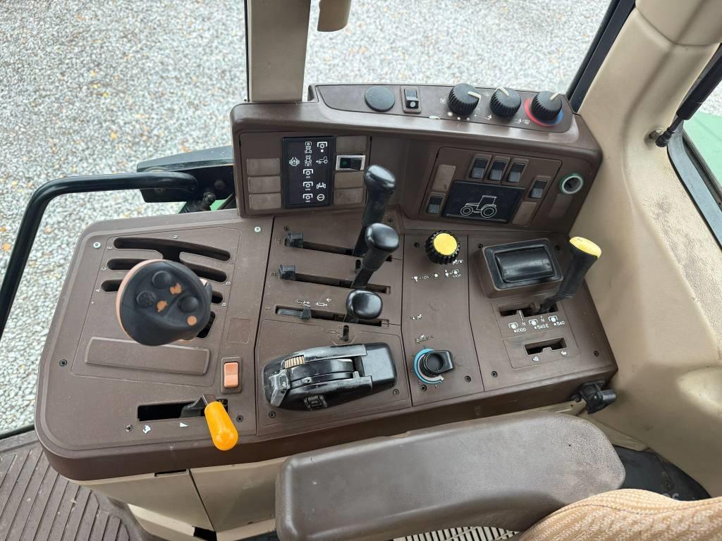 John Deere 6910 Traktori