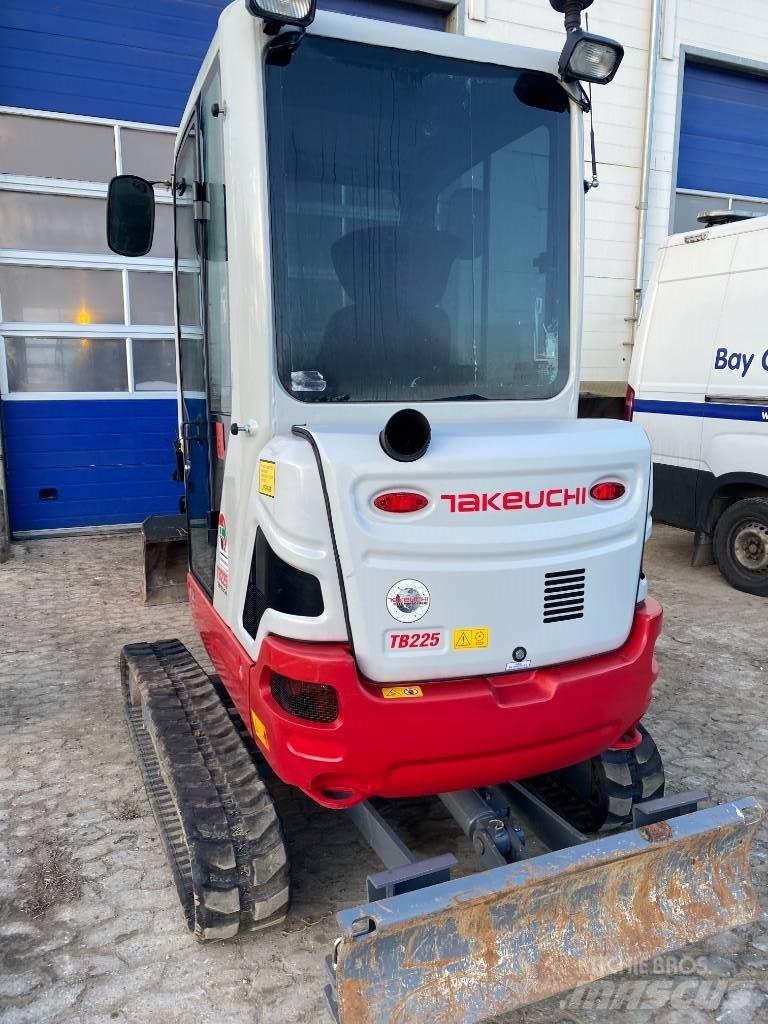 Takeuchi TB 225 Mini bageri <7t