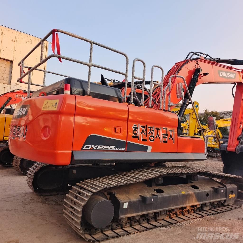 Doosan 225 LC Bageri gusjeničari