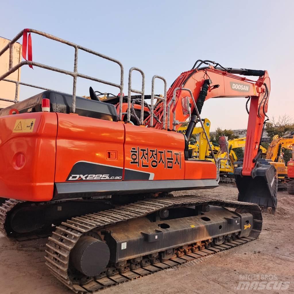 Doosan 225 LC Bageri gusjeničari