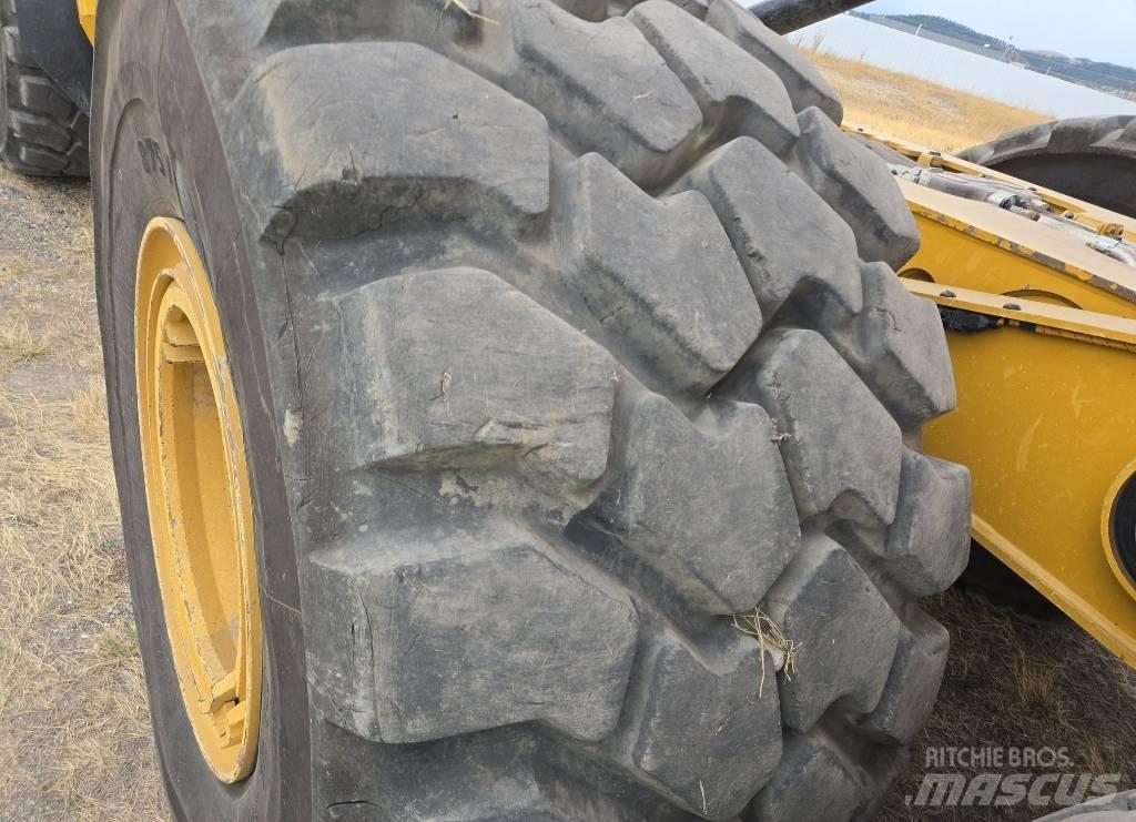 CAT 745 Zglobni demperi