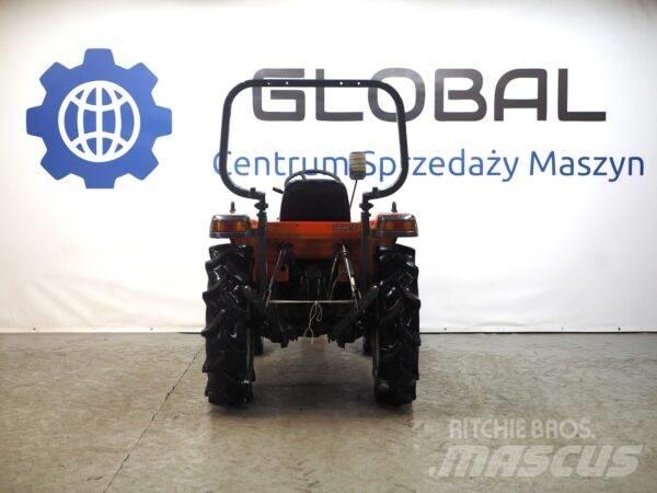 Hinomoto NX220 Kompaktni (mali) traktori