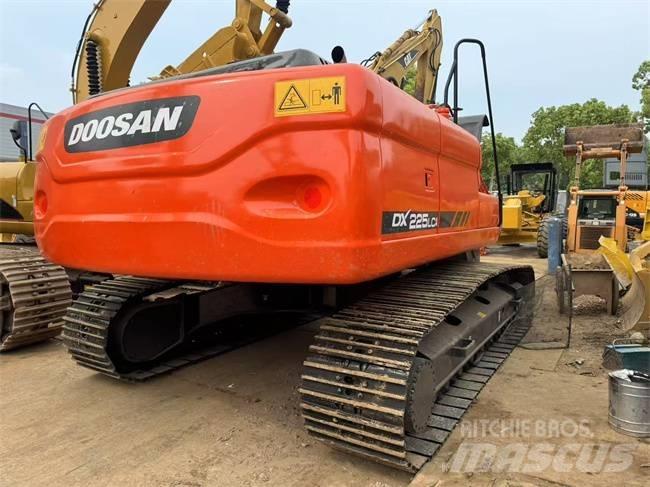 Doosan DX 225 LC Bageri gusjeničari