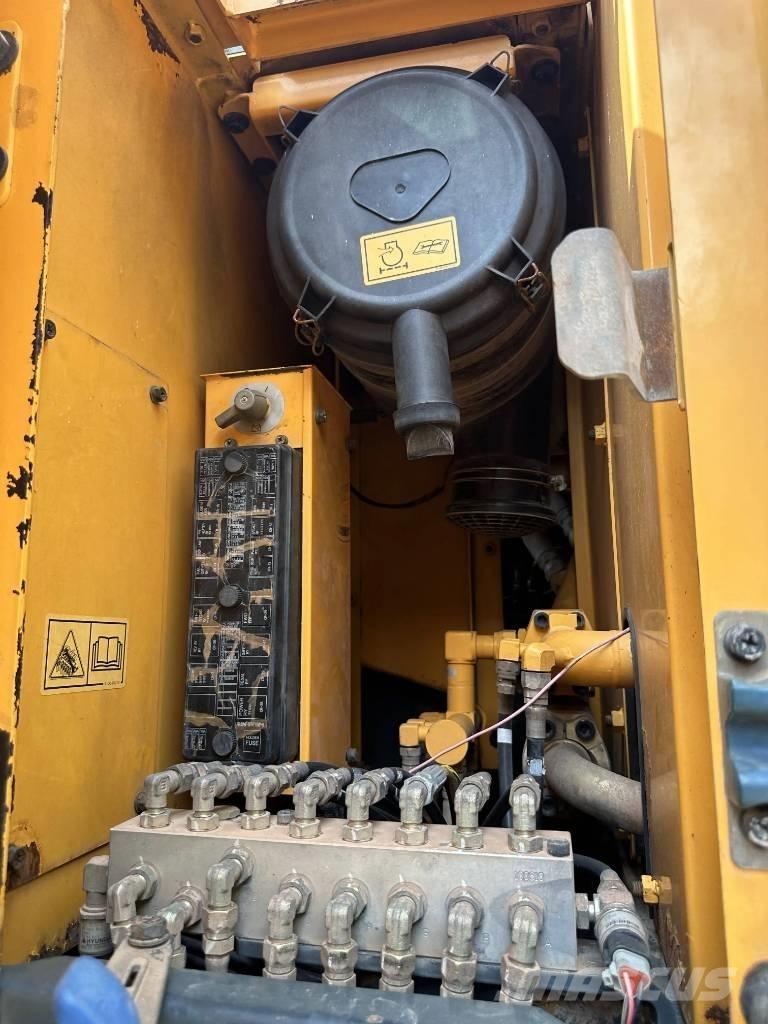 Hyundai R210W-9 Bageri na kotačima