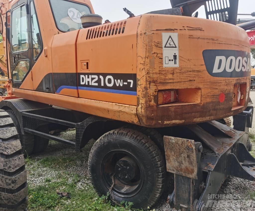 Doosan DH 210 W-7 Bageri na kotačima
