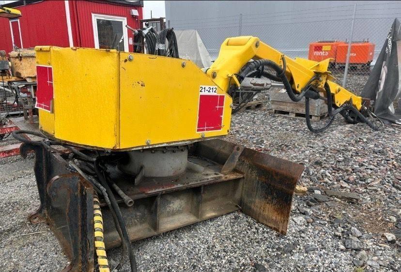 Brokk 330 Bageri gusjeničari