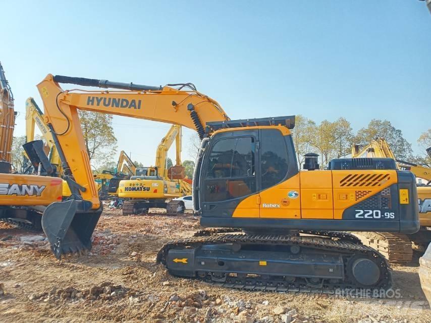 Hyundai R220-9 Bageri gusjeničari