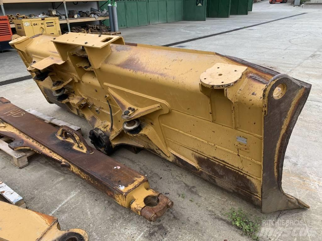 CAT D 6 T XLVP Buldožeri gusjeničari