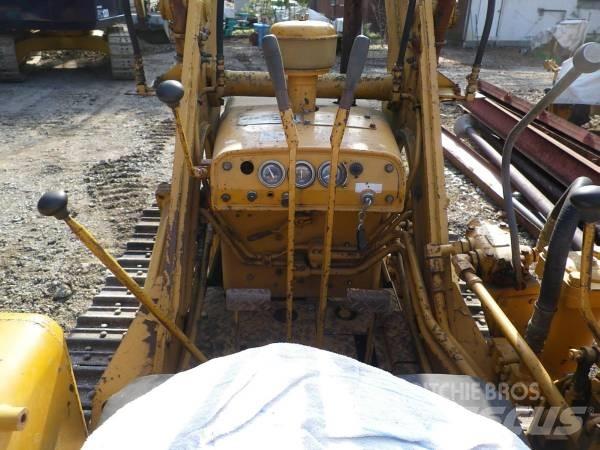 Komatsu D20S-3 Buldožeri gusjeničari