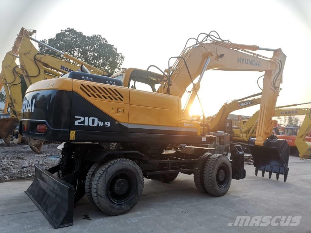 Hyundai R210W-9 Bageri na kotačima