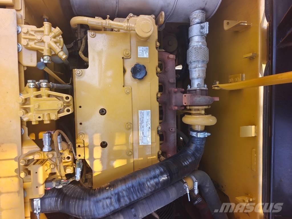 CAT 320D2L Bageri gusjeničari