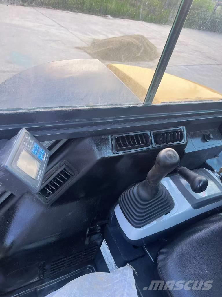 Komatsu PC 40 MR Bageri gusjeničari