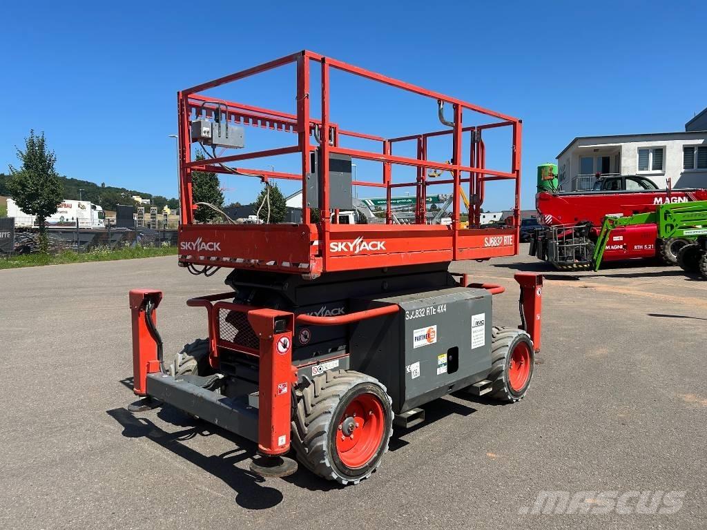 SkyJack SJ 6832 RTE Škaraste platforme