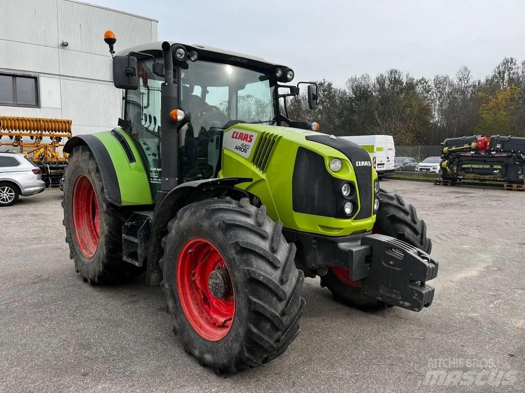 CLAAS Arion 440 Traktori