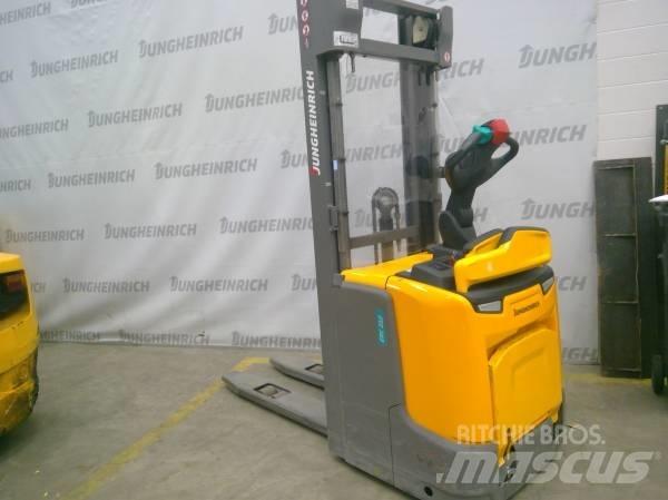 Jungheinrich ERC 212 Samopogonski ručni viličari