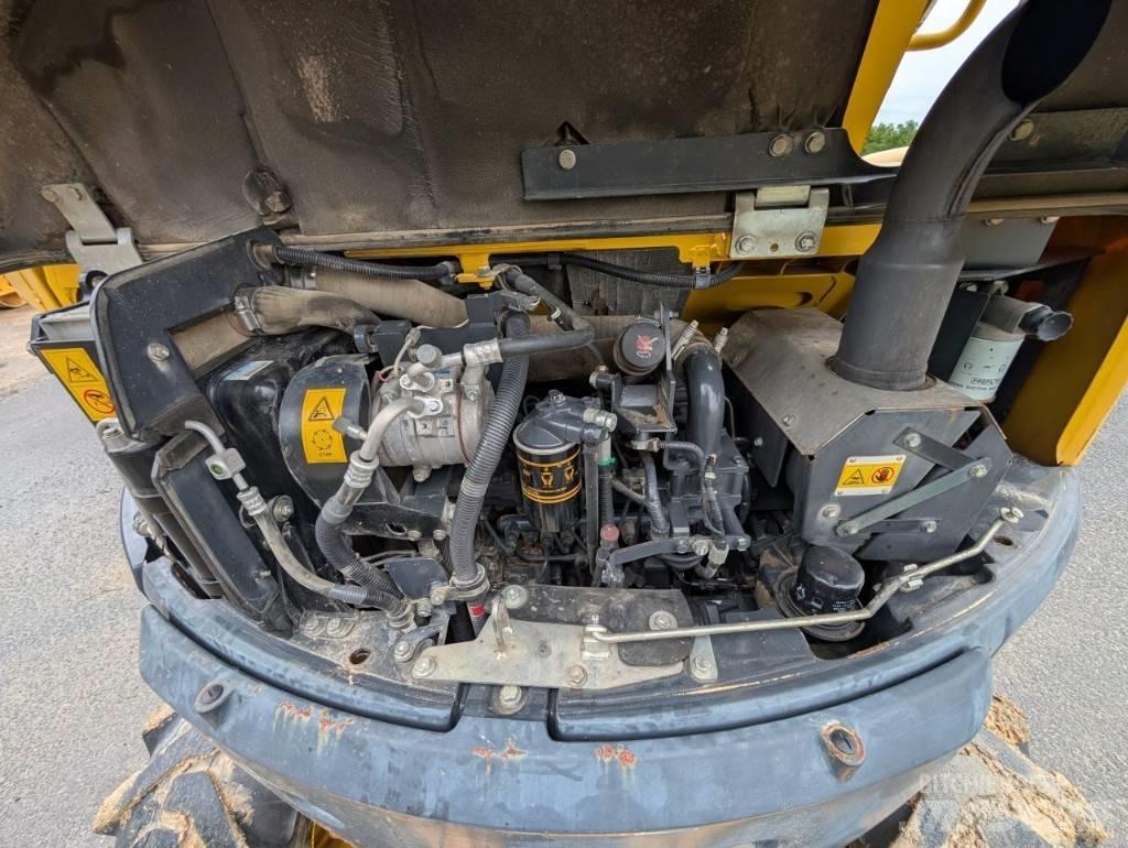 Komatsu PW 98 MR-8 Bageri na kotačima