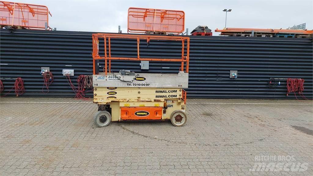 JLG 2030ES Škaraste platforme