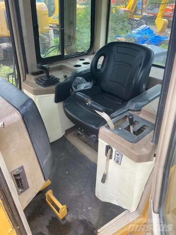 CAT D 5 M XL Buldožeri gusjeničari