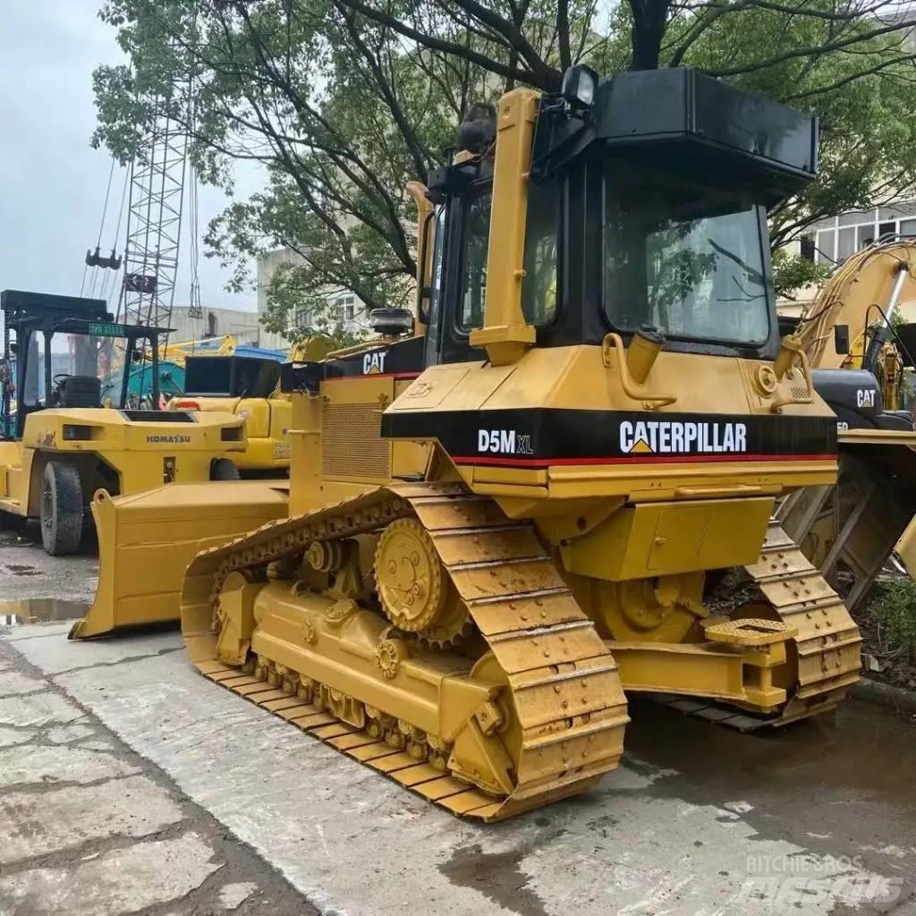 CAT D 5 M XL Buldožeri gusjeničari