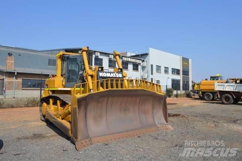 Komatsu D155-5 Buldožeri gusjeničari