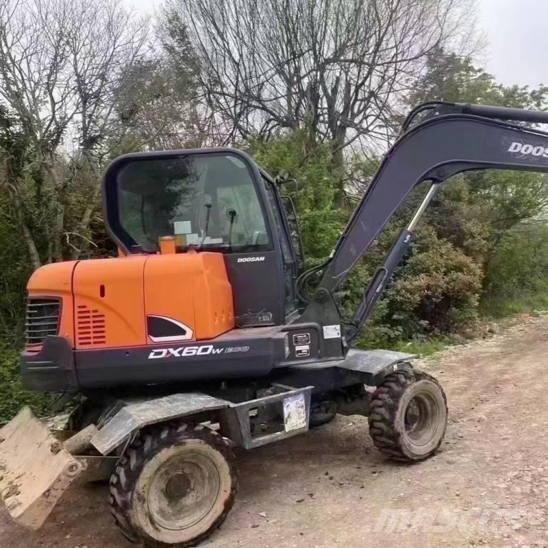 Kubota DX60w Bageri na kotačima