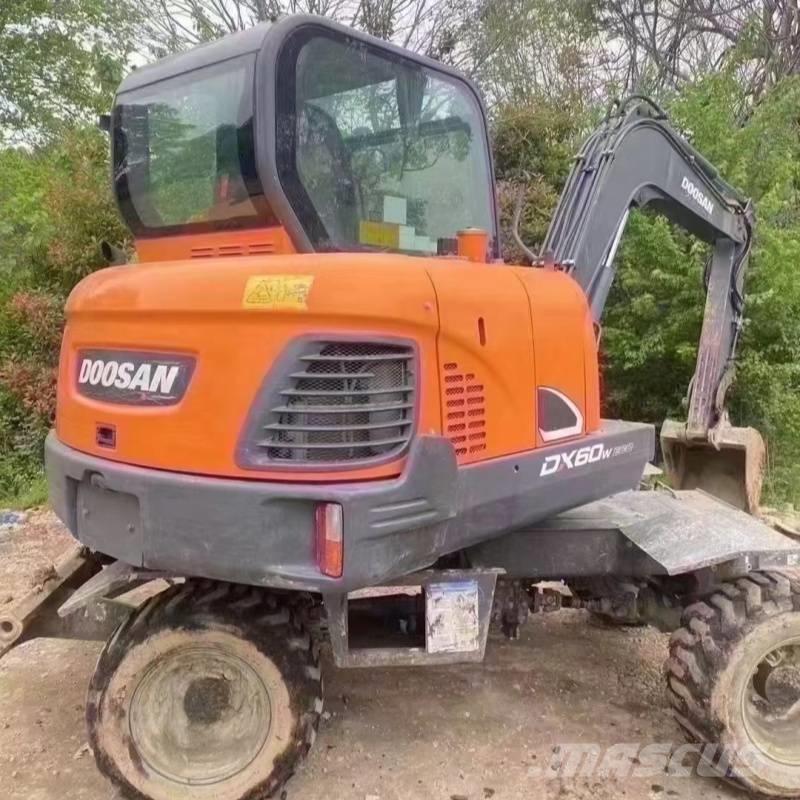 Kubota DX60w Bageri na kotačima