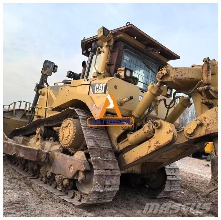 CAT D 8 T Buldožeri gusjeničari