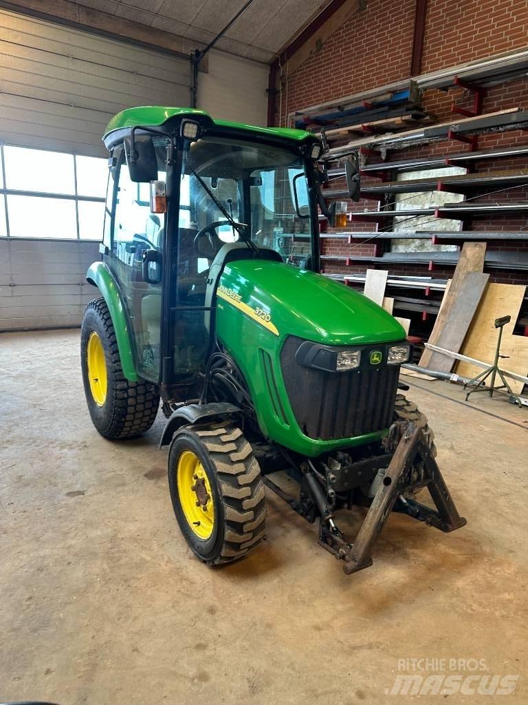 John Deere 3720 Traktori
