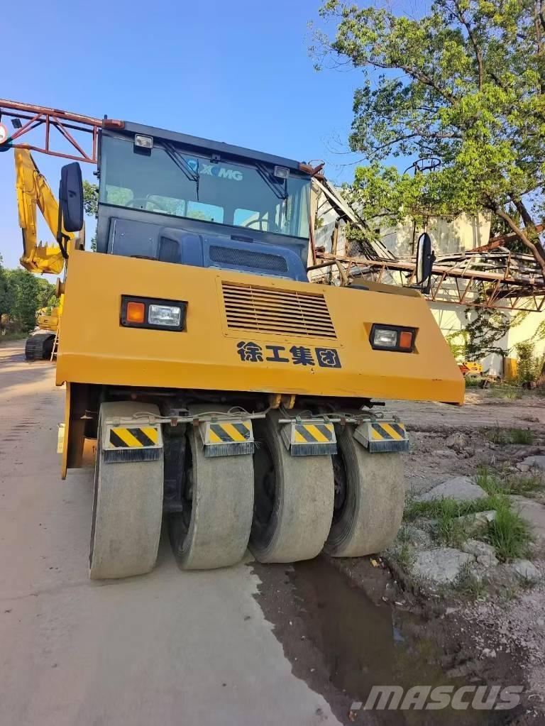 XCMG XP 263 Gumeni valjci na kotačima