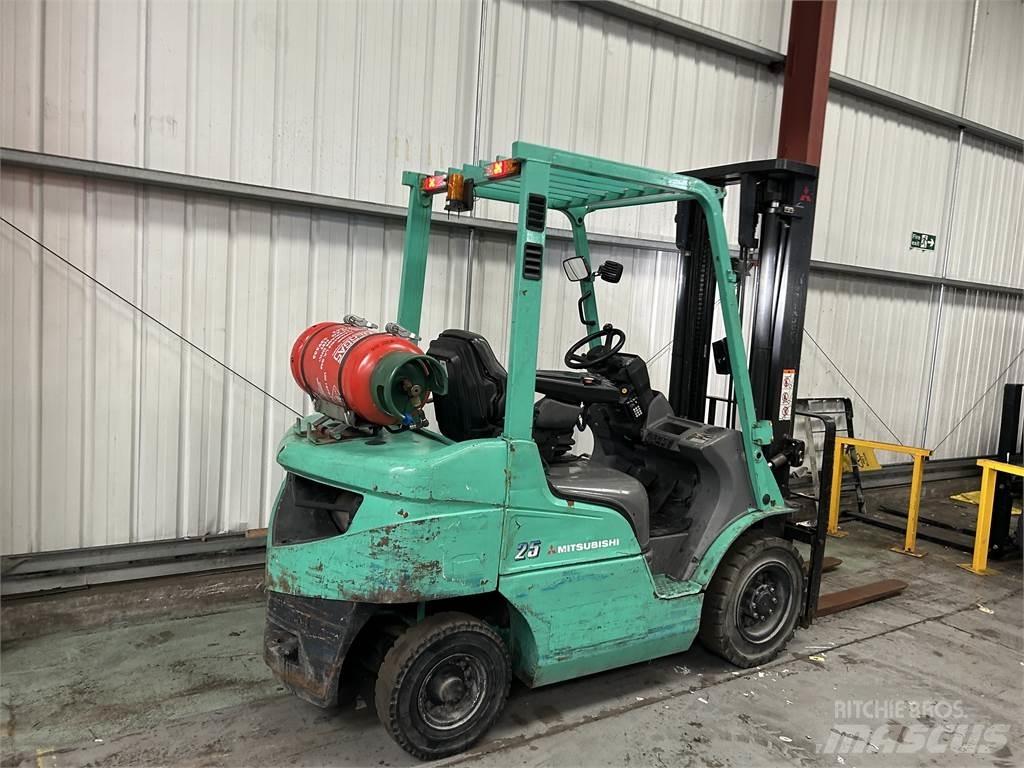 Mitsubishi FG25NT Plinski viličari