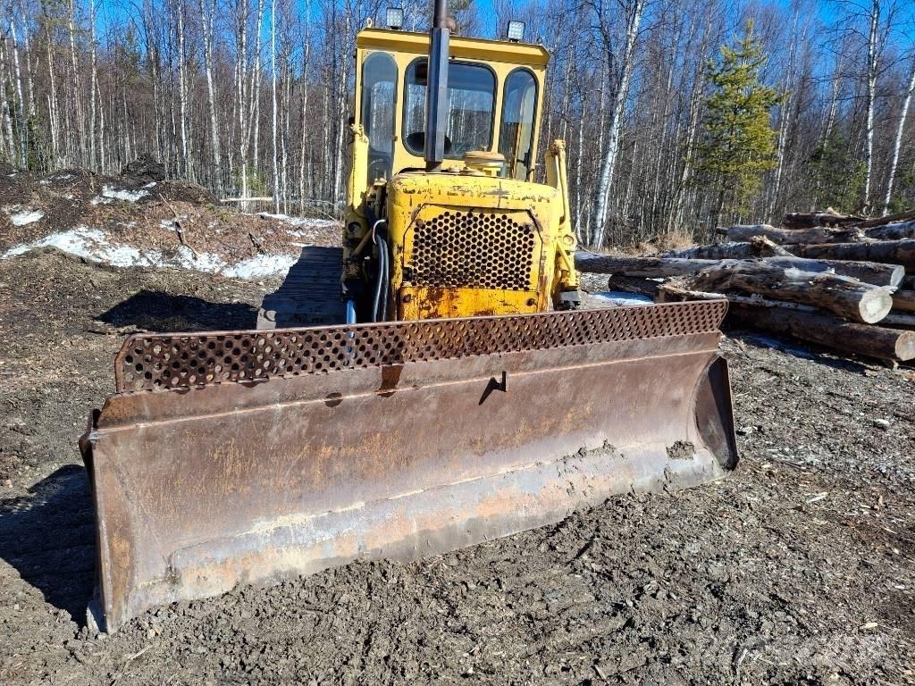 CAT D 4 D Buldožeri gusjeničari