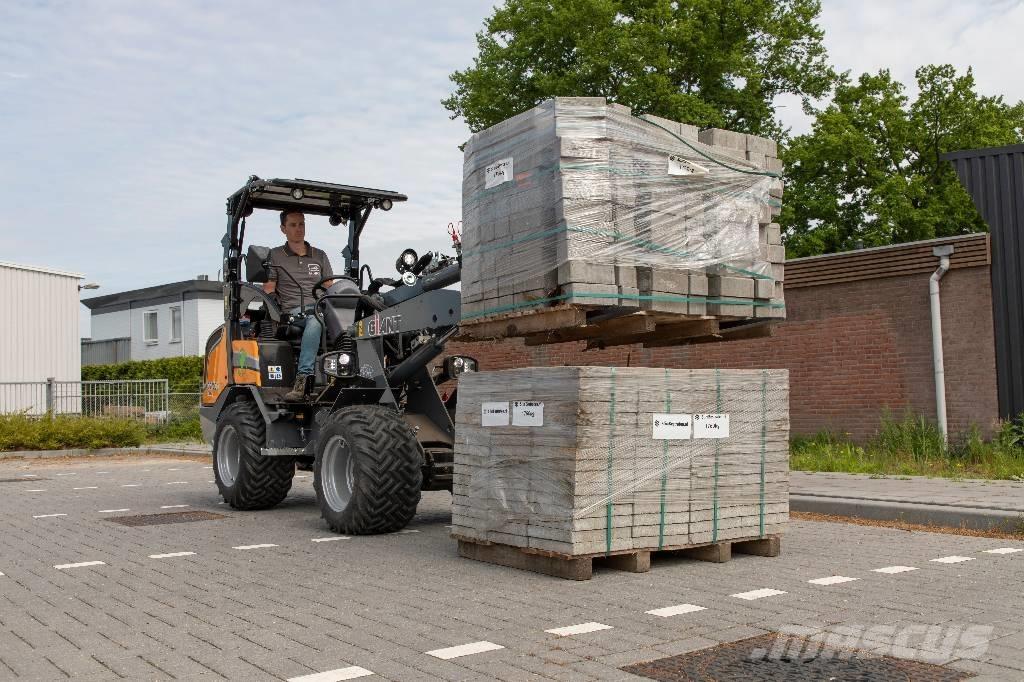 GiANT G2700 Xtra HD Skid steer mini utovarivači