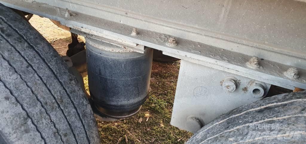 Lecitrailer D1317 Poluprikolice sa ceradom
