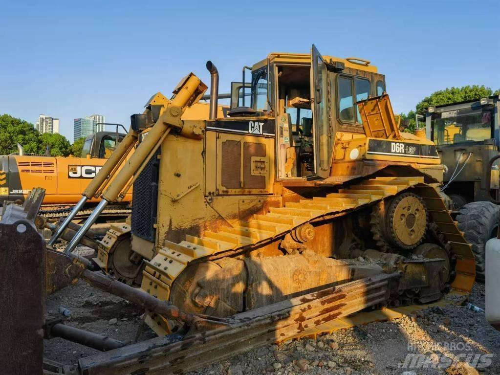 CAT D 6 R Buldožeri gusjeničari