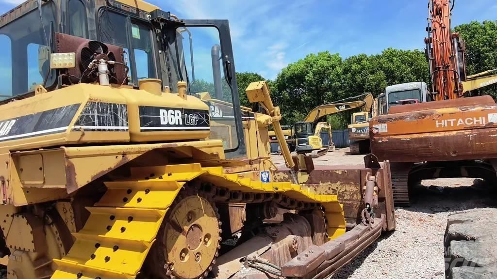 CAT D 6 R Buldožeri gusjeničari