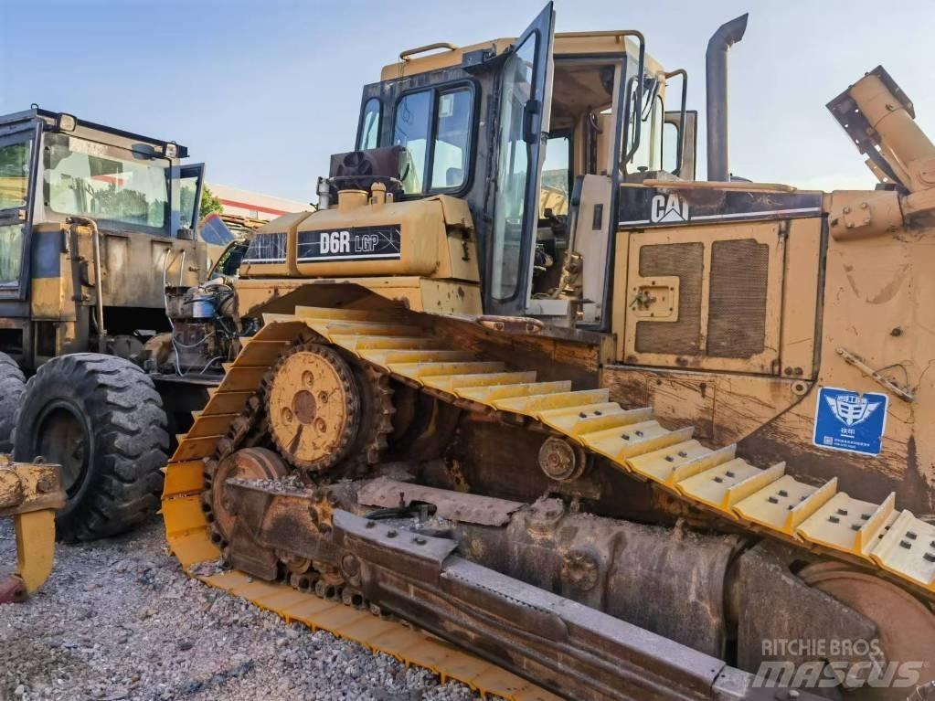 CAT D 6 R Buldožeri gusjeničari
