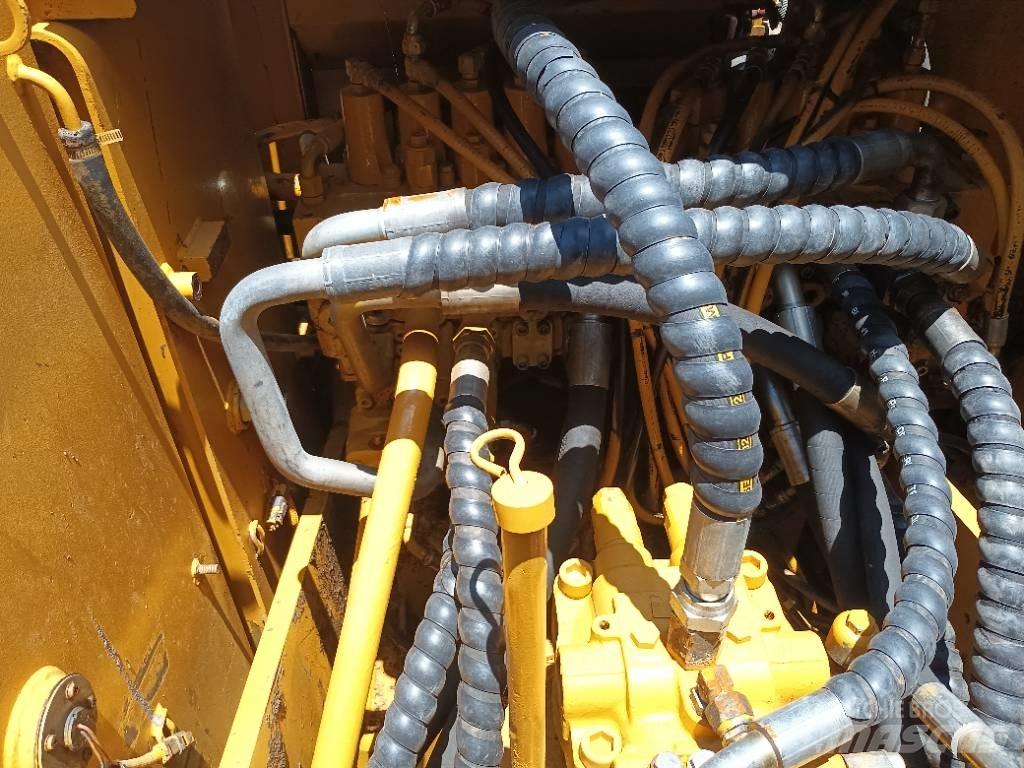 CAT 320 D2 Bageri gusjeničari
