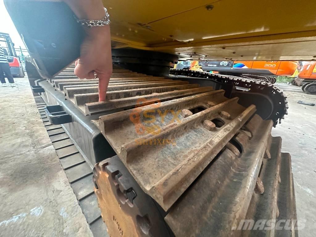 Komatsu PC 220-8 Bageri gusjeničari