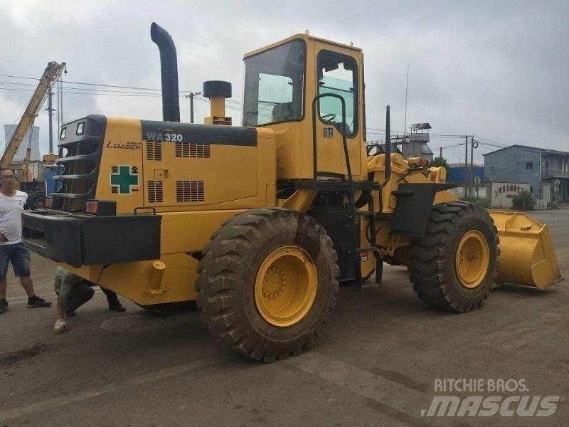 Komatsu WA 320 Utovarni rovokopači