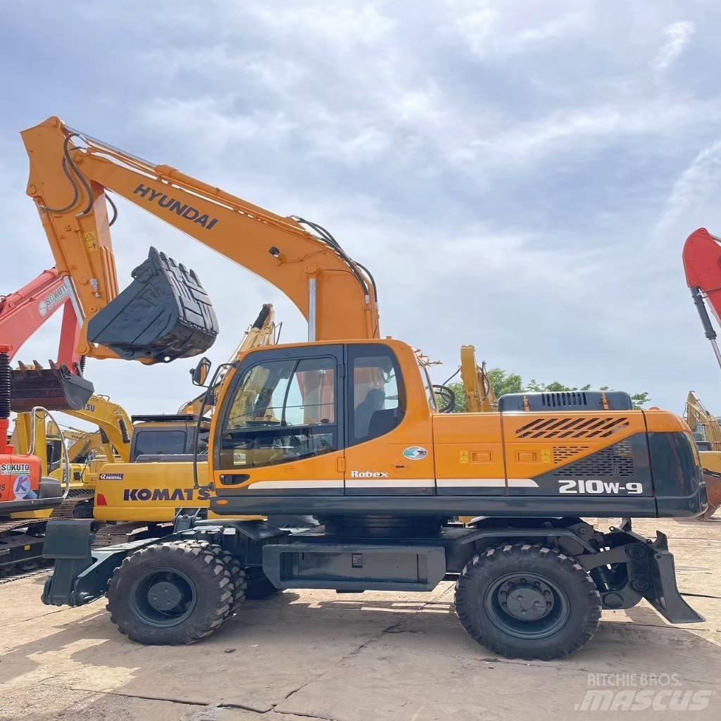 Hyundai R210W-9 Bageri na kotačima